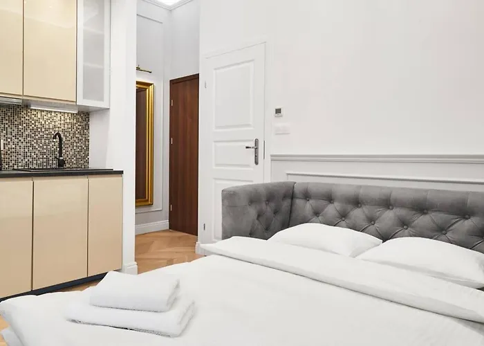 Househost I: Studencka Street